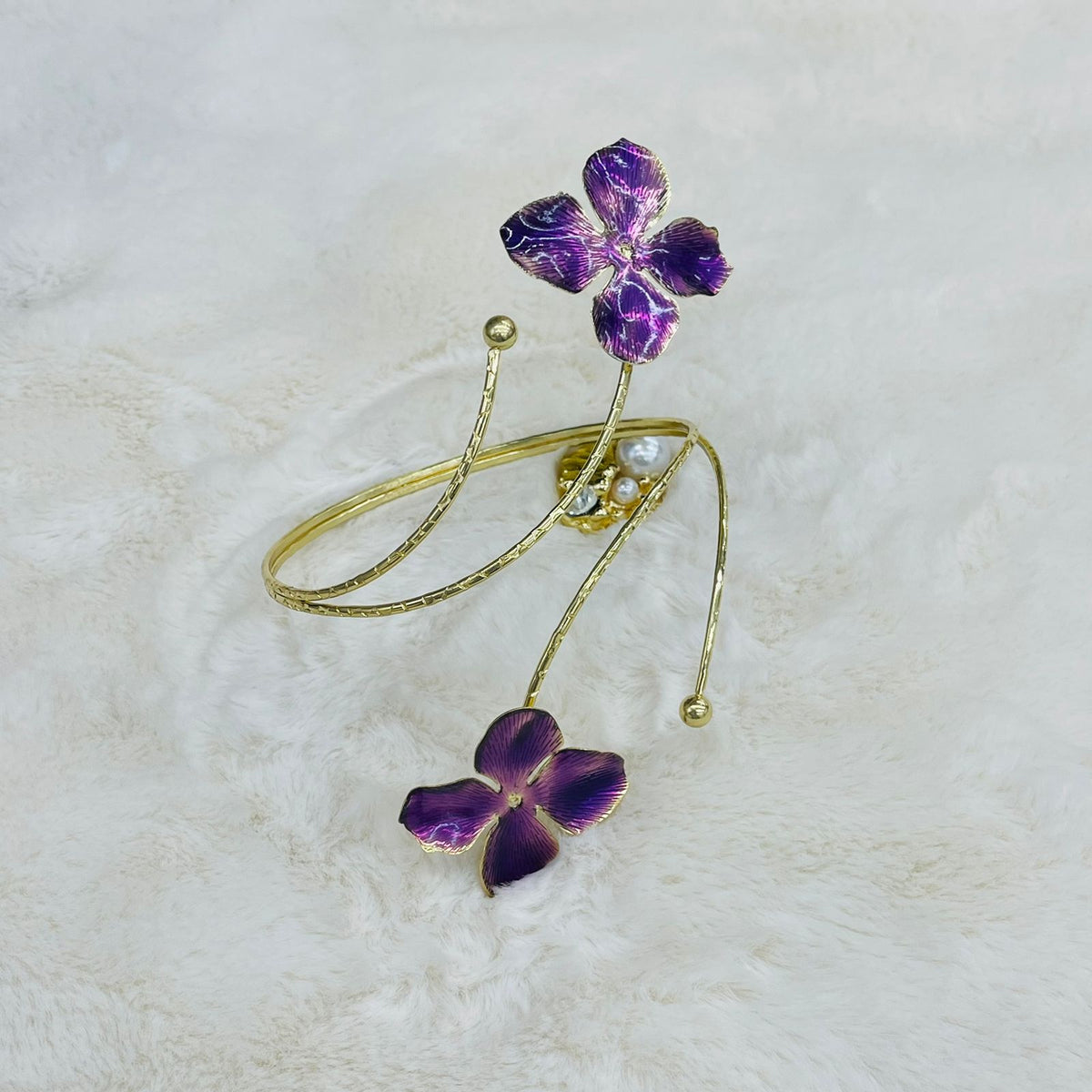 Double flower arm cuff