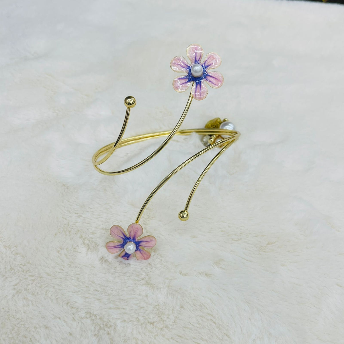 Double flower arm cuff