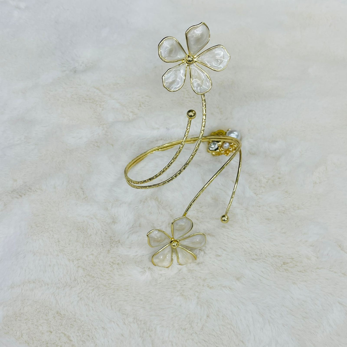 Double flower arm cuff