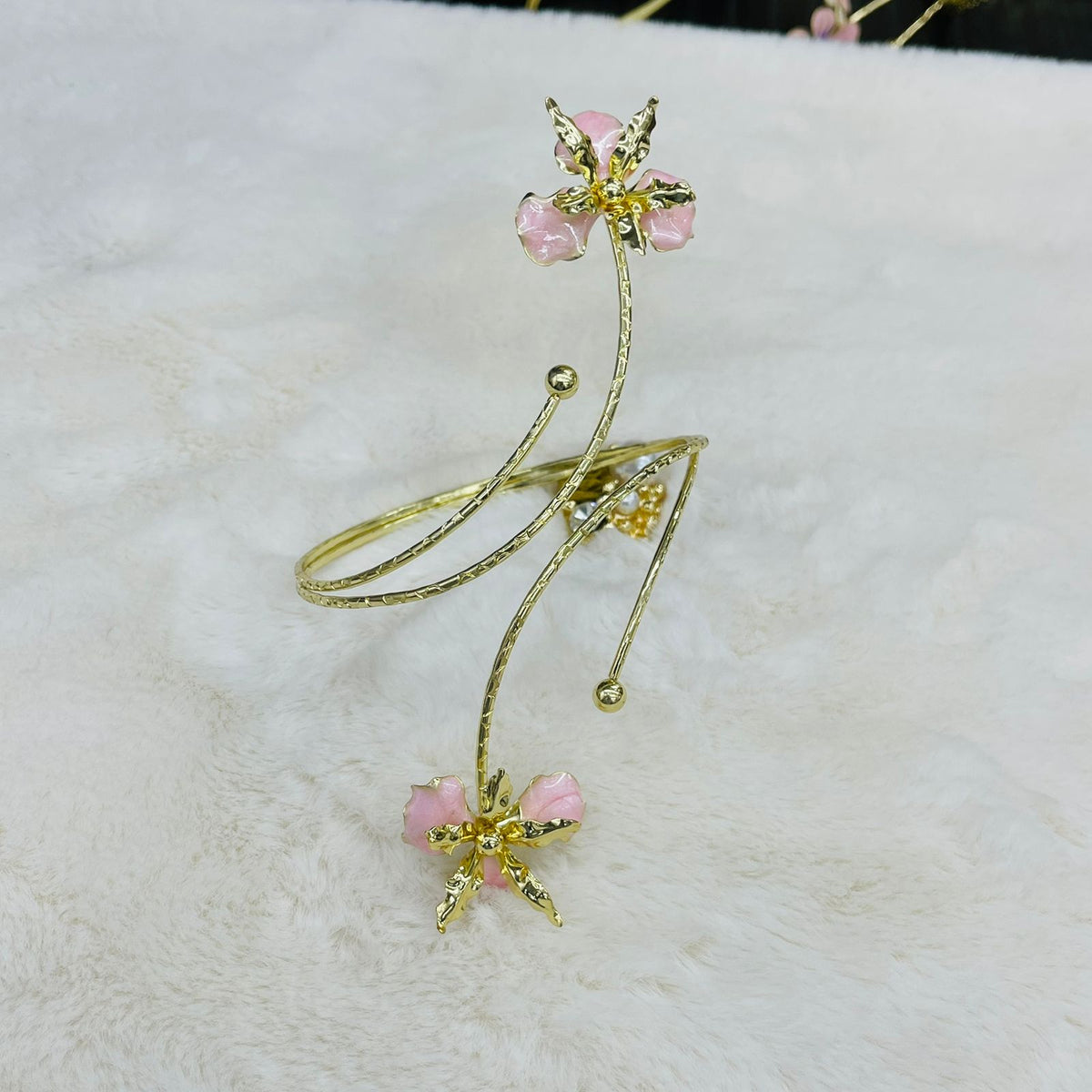 Double flower arm cuff