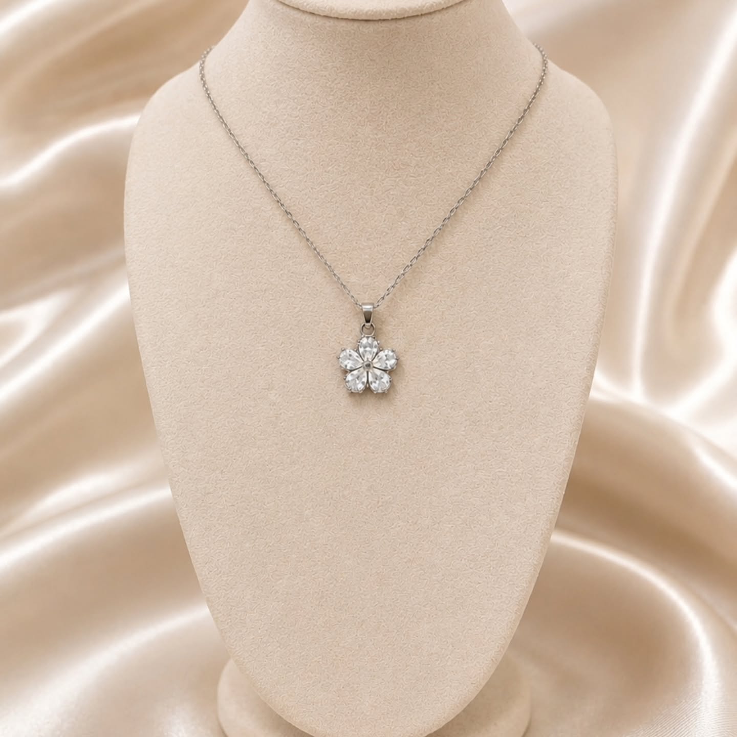 Elegant Floral Pendant Necklace