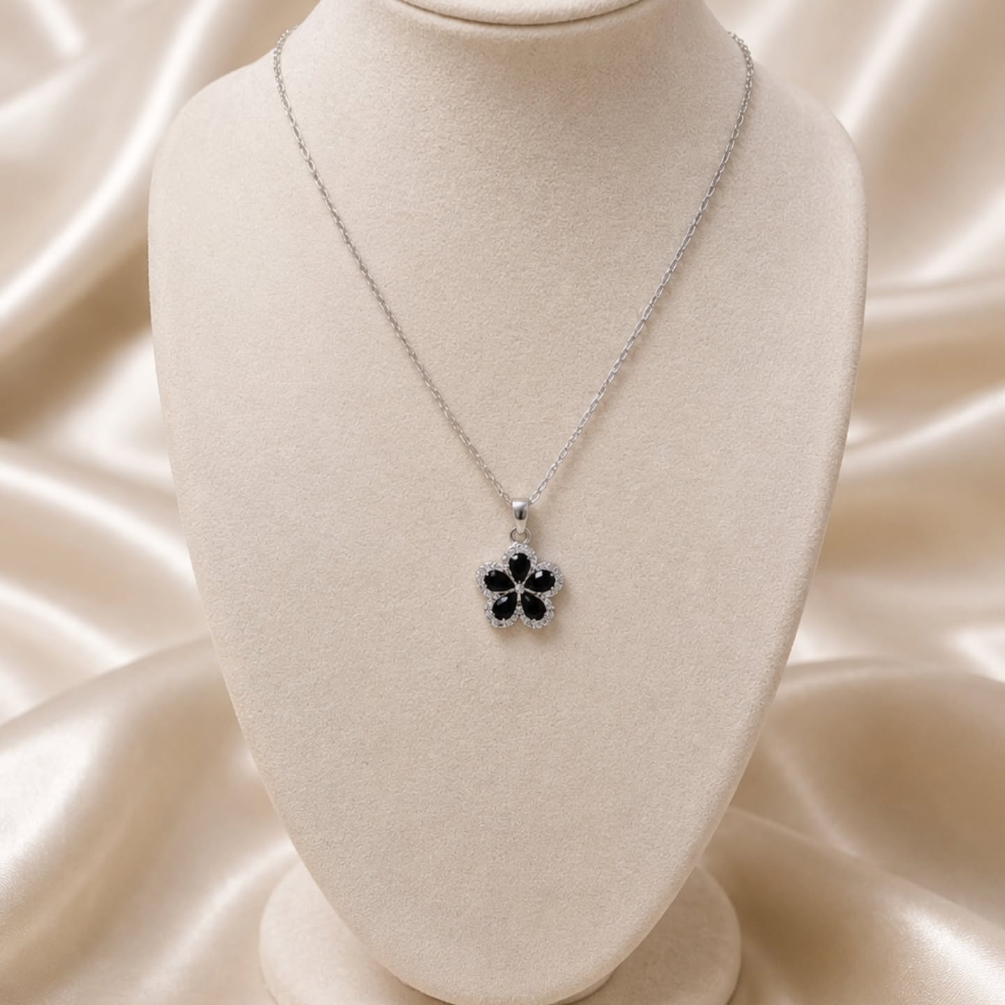 Elegant Black Clover Pendant Necklace