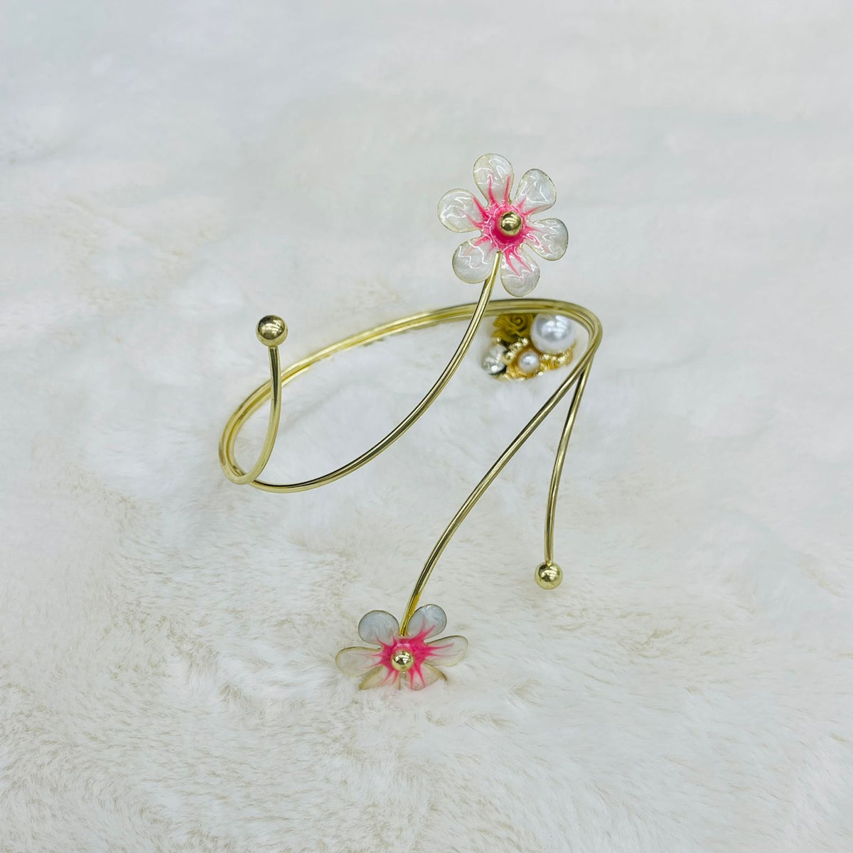 Double flower arm cuff