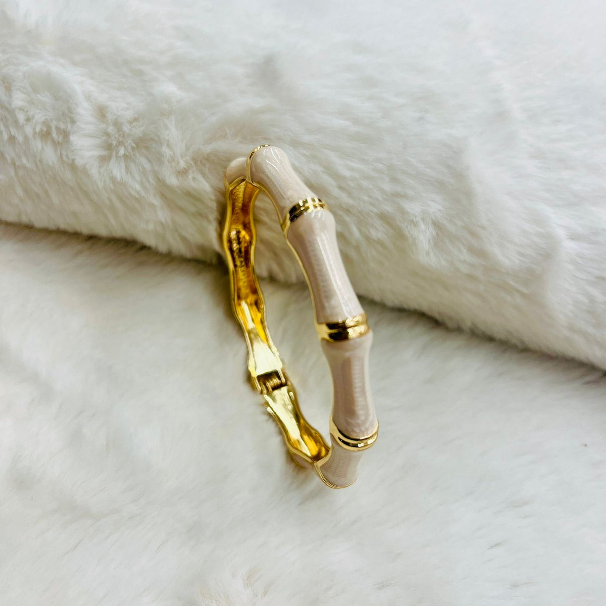 White enamel bracelet